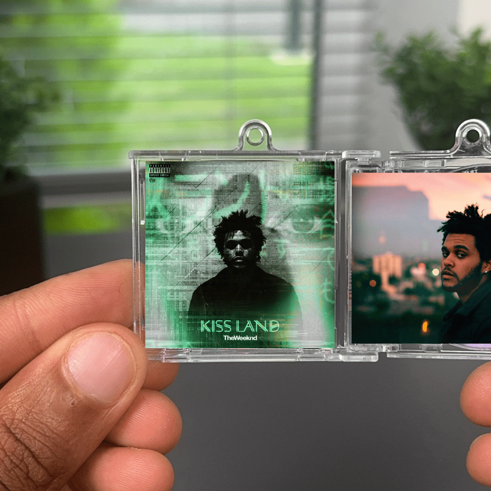 Kiss Land Albumtag