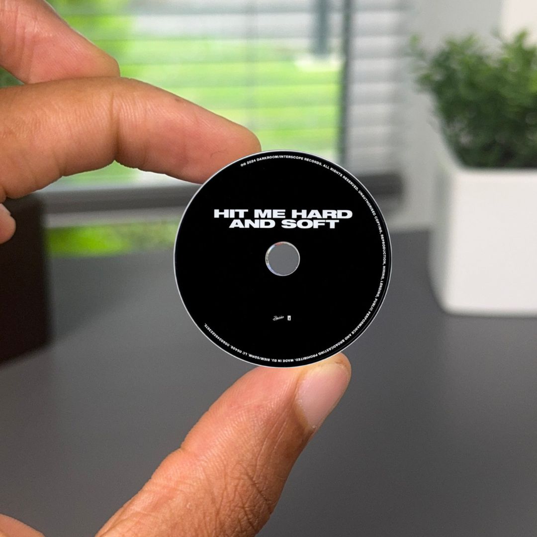 HIT ME HARD AND SOFT Albumtag
